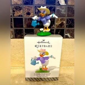 Disney’s Daisy 🌼 Hallmark Ornament